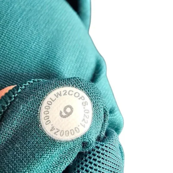 Lululemon Everlux Cut-Out Train Bra, Medium Support, B/C Cups, Green,Teal Size 6 - Picture 7 of 7